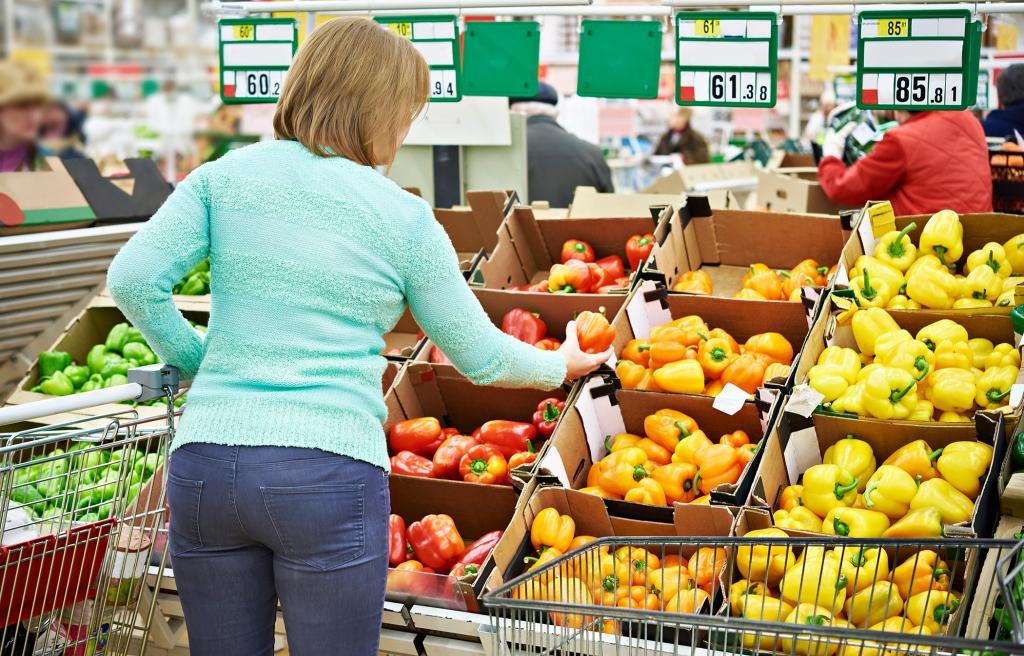 Woman buys a bell peppers in store